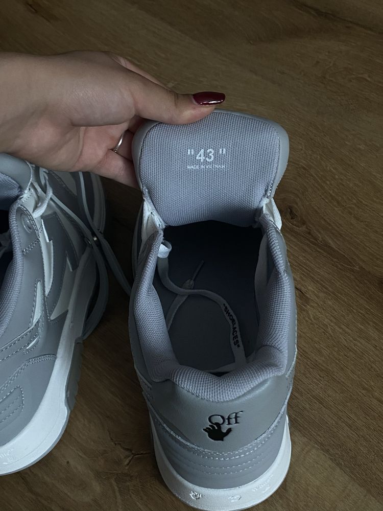 Adidasi off white Out Off Office