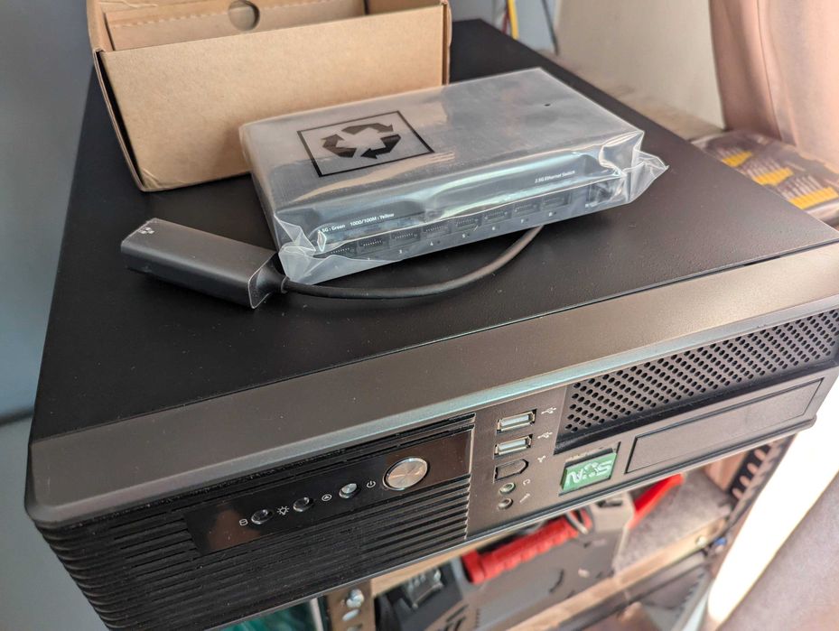 Sistem stocare in retea/NAS 24Tb(3X8Tb WD RED)+ Switch 2.5Gb