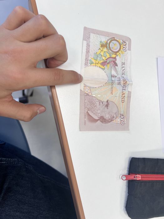 Продам купюру 10 фунтов раритет не дорого срчно деньги нужны