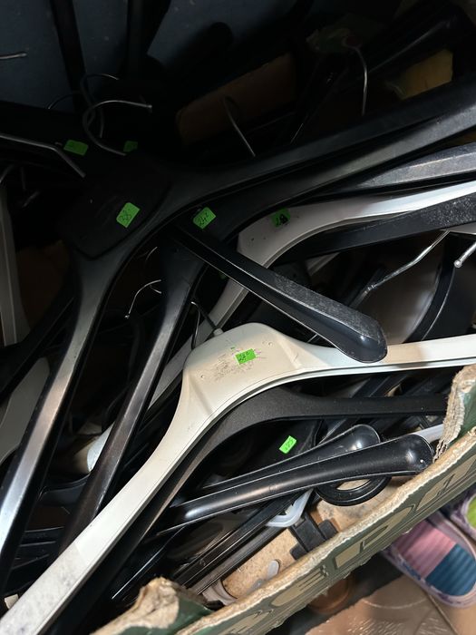 Пласмасови закачалки