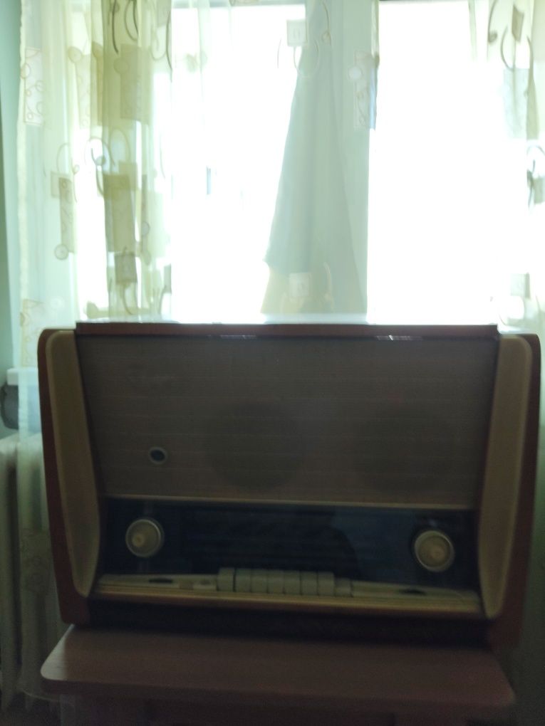 Radio combină cu pikup,vechi anii 1946. "sovietic".