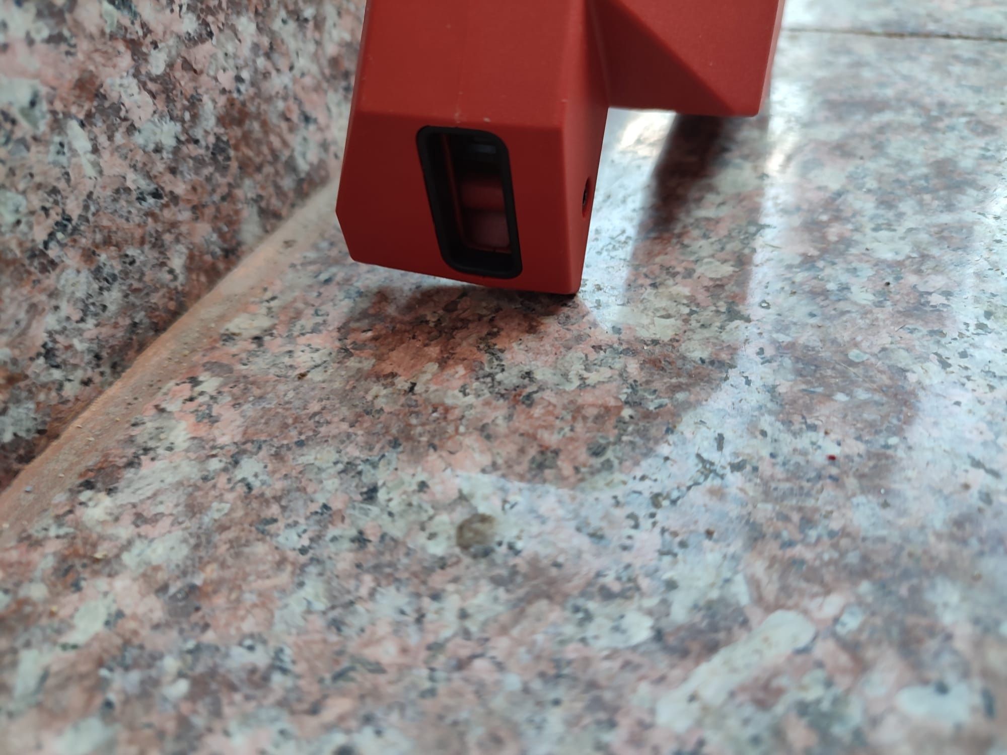 Hilti laser pentru slituitor ziduri.