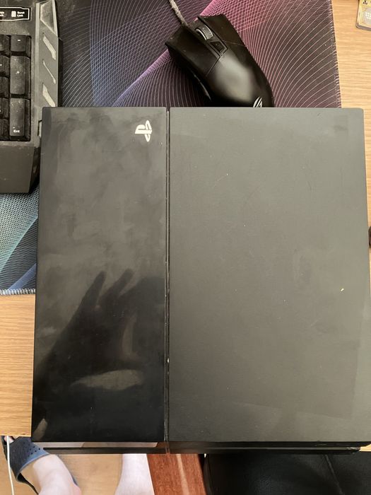 Продается PS4 Fat