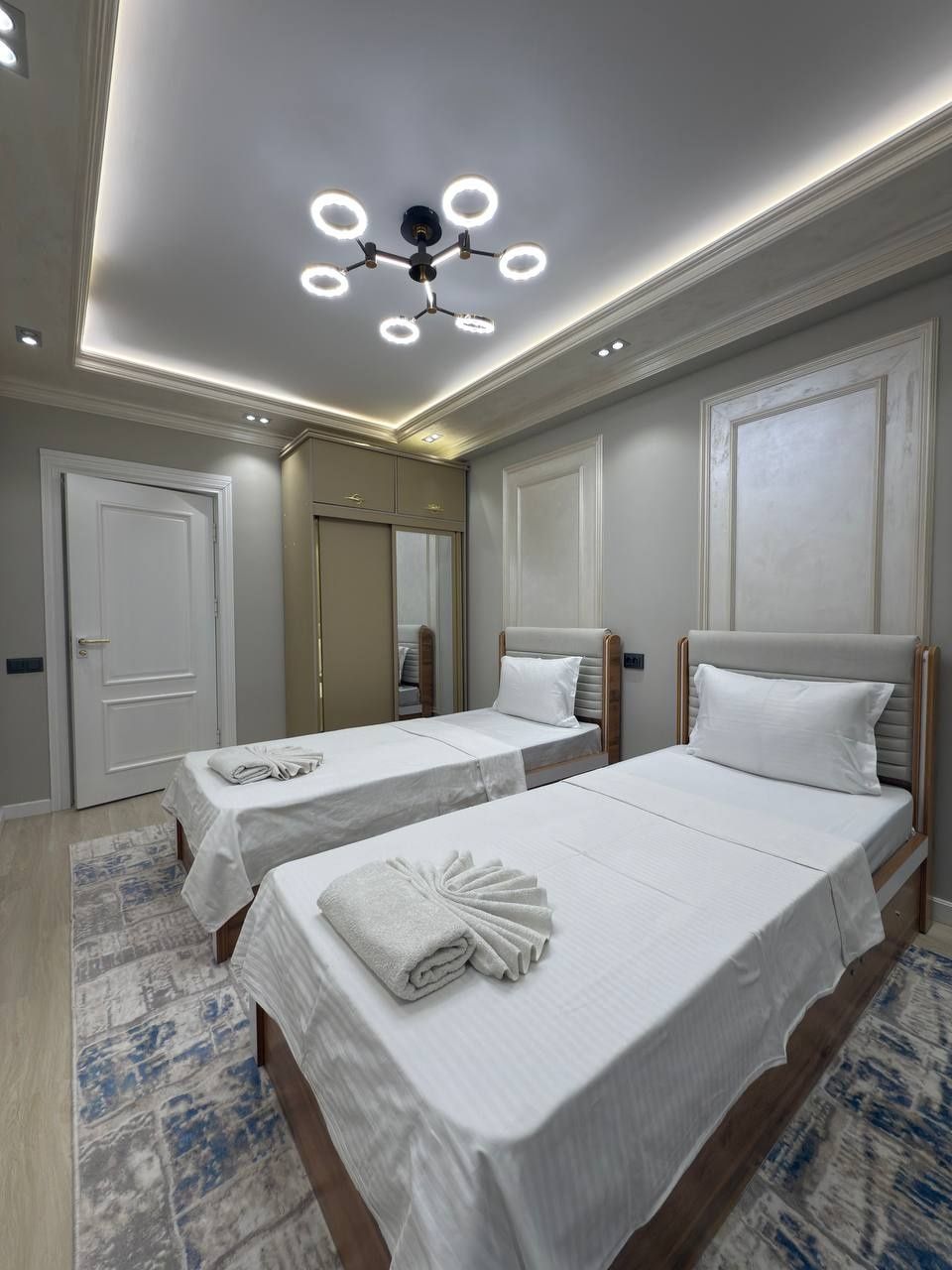 Дружба. Hilton mehmonxonasi ro’parasida СРОЧНА СОТИЛАДИ