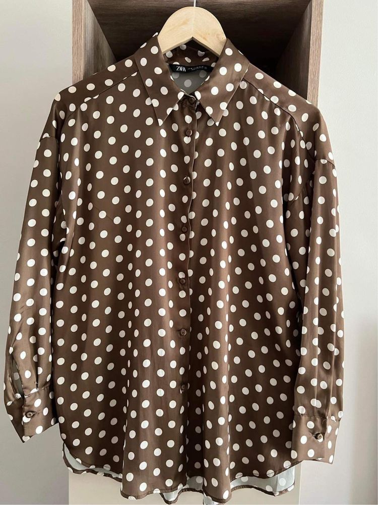 риза Zara, риза AVIN, тениска Moschino