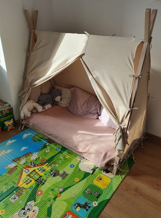 Pat tip cort, cu saltea si baldachin incluse