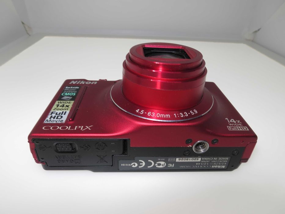 Компактен фотоапарат Nikon Coolpix S8200 14x широк оптичен зум отличен