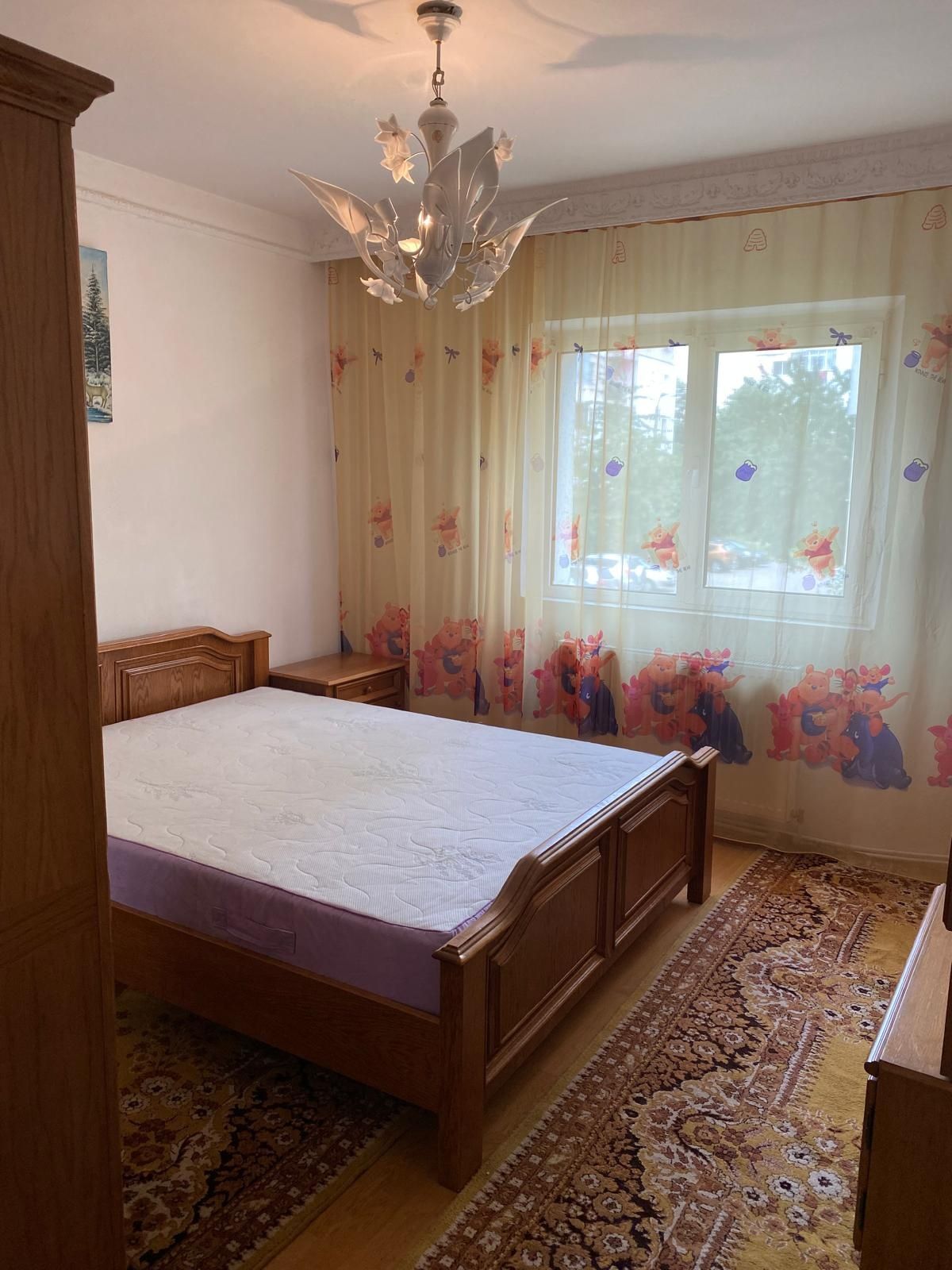 Închiriez apartament cu 3 camere