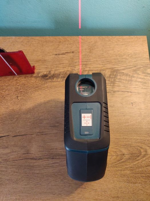 Nivela laser Bosch GCL 25 – stare impecabilă,