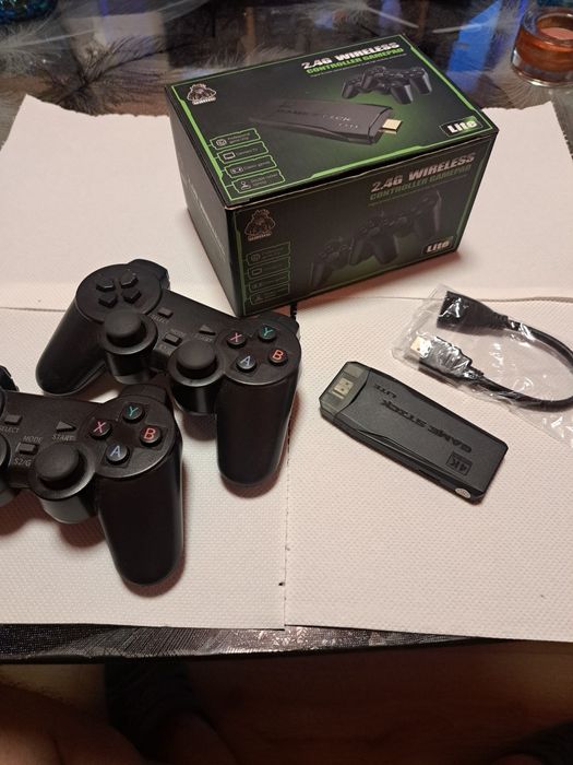 Игра с 2 джойстика и флашка