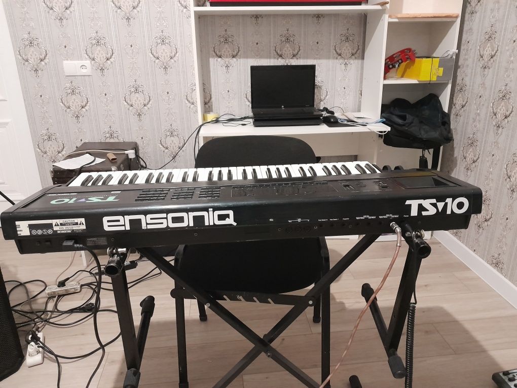 Продам ENSONIQ TS 10