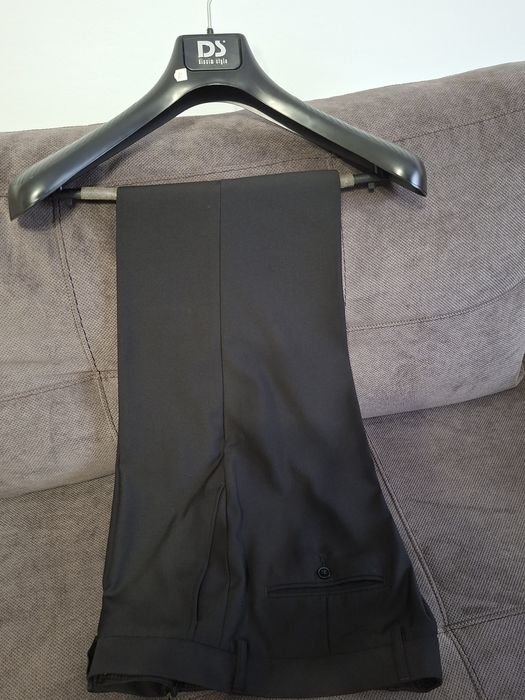 Costum barbati, culoare neagră.