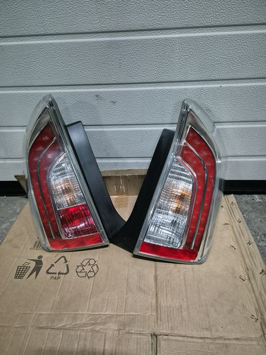 Triple/Stopuri Toyota Prius 3 Facelift 2012-2015. Volan stinga.