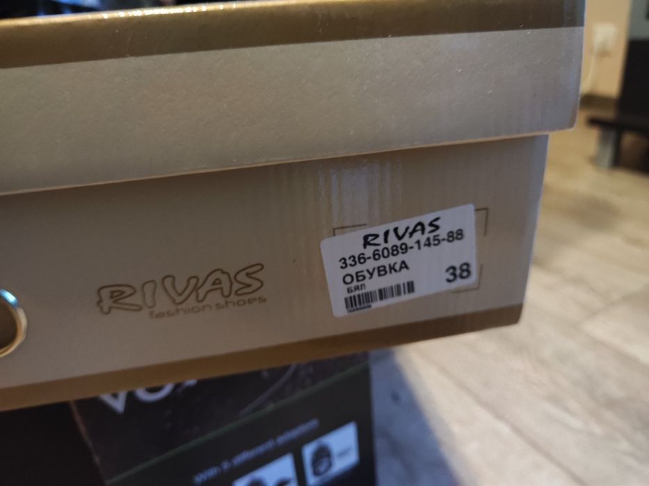 Дамски спортни обувки