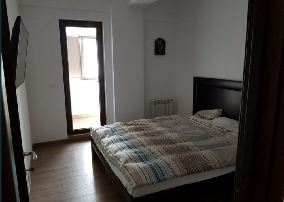 Apartament de lux, living+dinning, bucătărie, 3 dormitoare cu birouri,