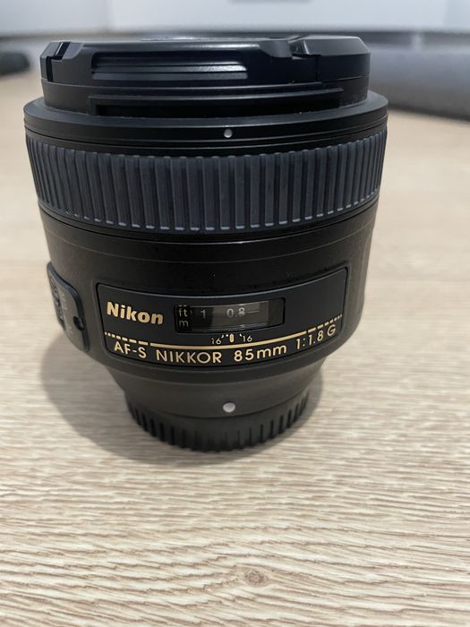 Nikon D750 cu 12.715 cadre