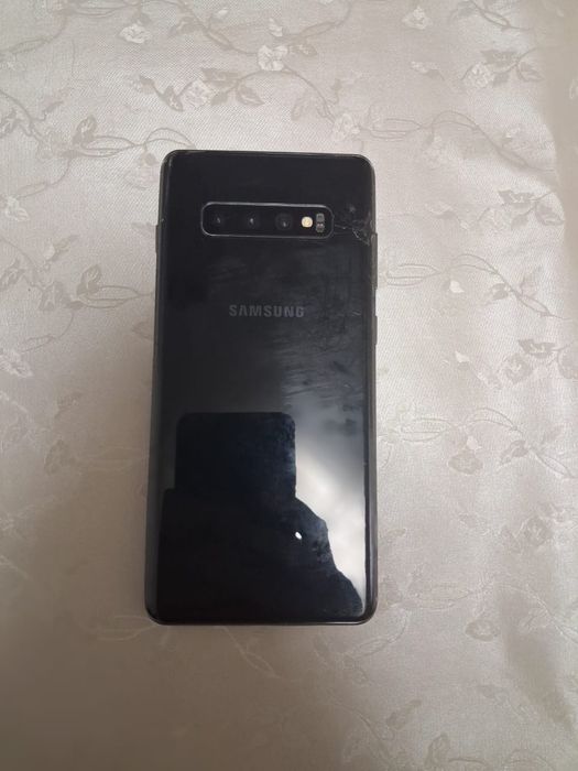 Продам самсунг с10 плюс  производства Ветьнам документы чек все есть