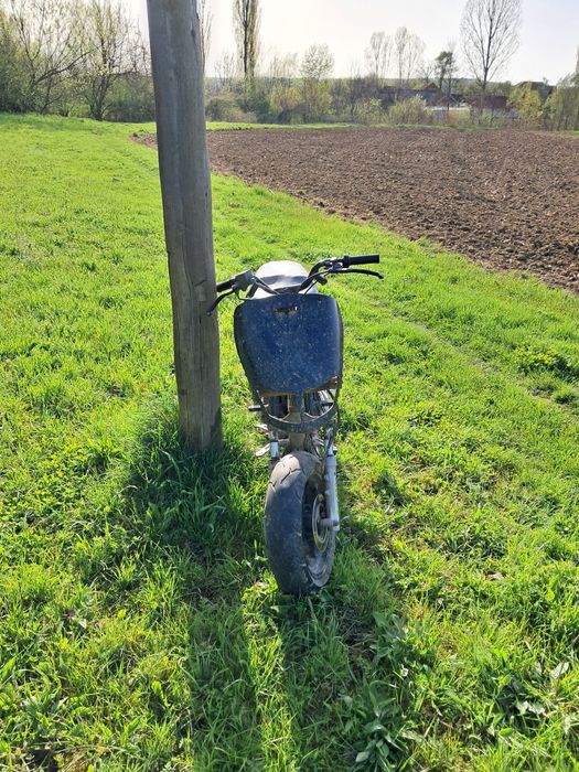 Vând scuter aprilia
