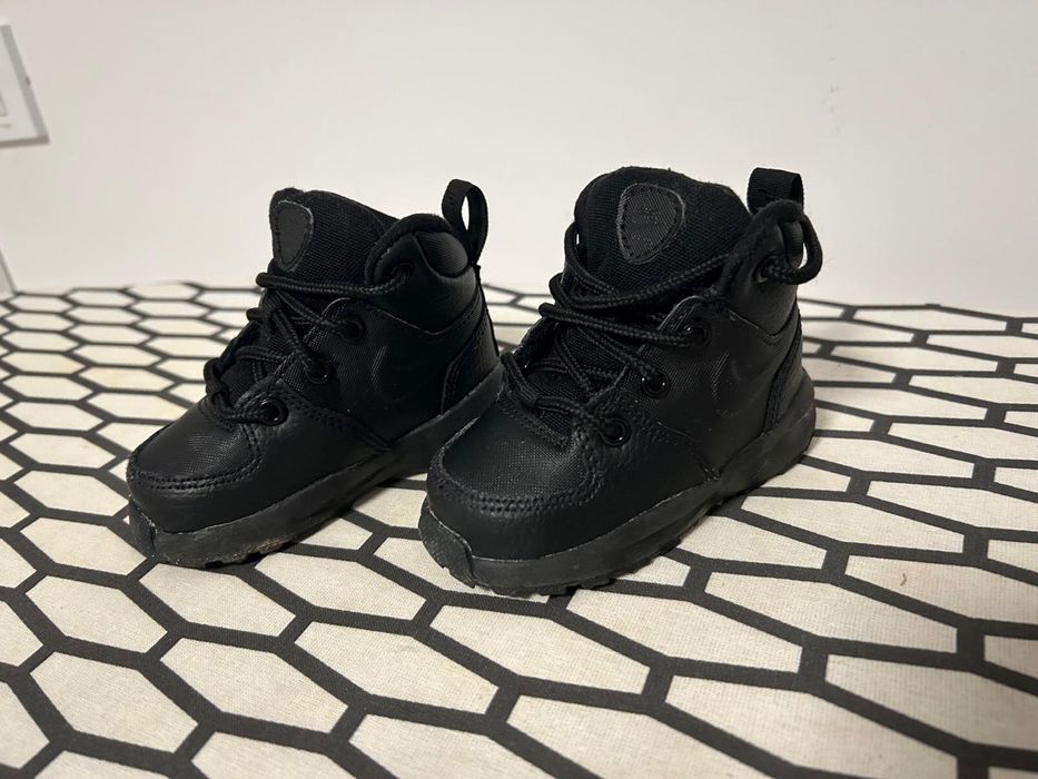 Adidasi ghete Nike Manoa