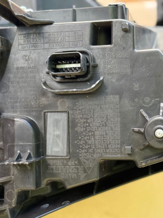 Оригинилен LED Фар за Renault Clio ПЕРФЕКТЕН