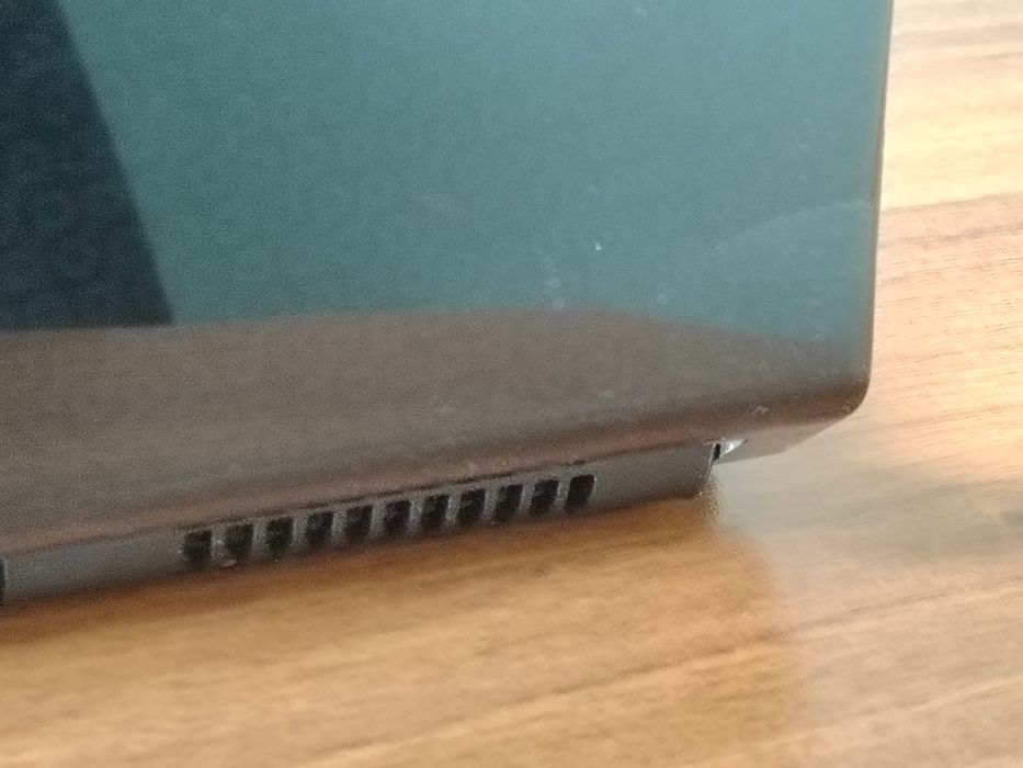 Продавам лаптоп Dell Studio 1555 за части