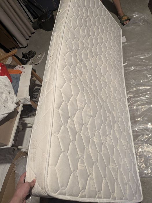 Продавам матрак 2 бр.