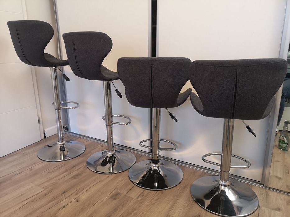 4 броя Бар столове с ергономична седалка и тапицерия