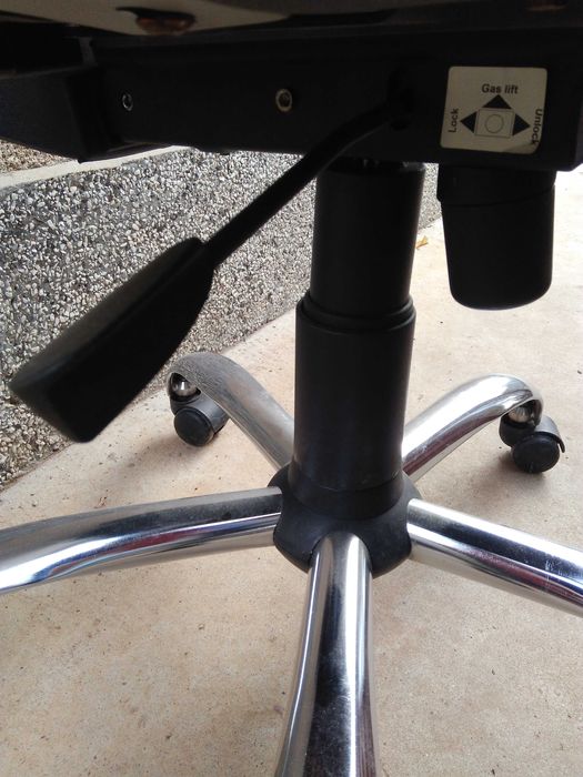 Офис стол - въртящ се, регулиране на височина и на подлакътниците