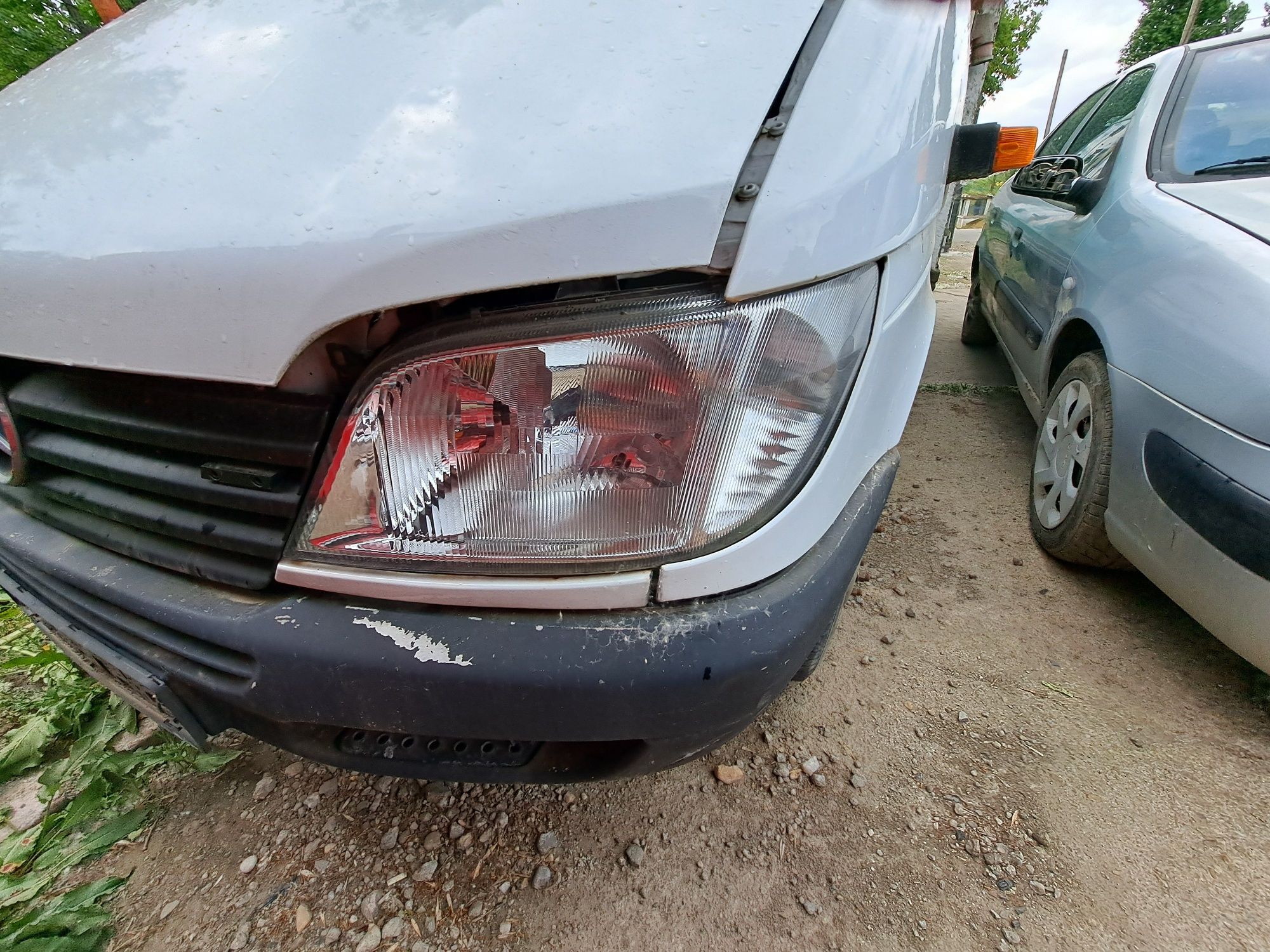 Dezmembrez Mercedes Benz Sprinter w904 2.2D 80 kw 2001
