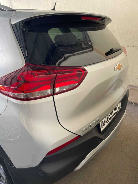 Продам свой Chevrolet Tracker 2 Premier Plus, серебристый
