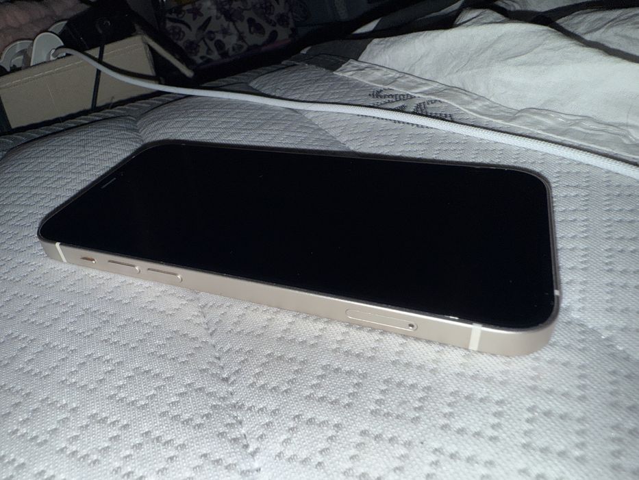Iphone 12 64GB - white (Цената подлежи на коментар)