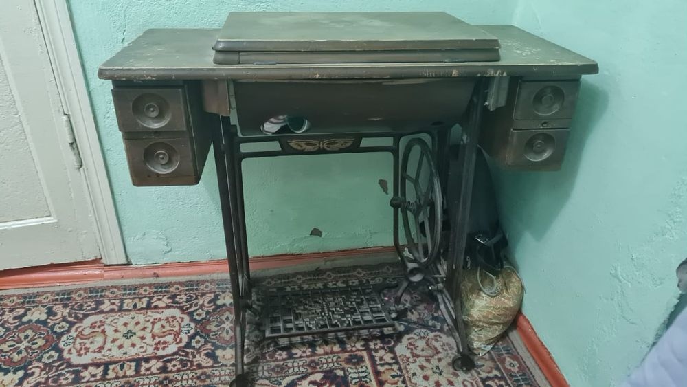 Швейная машинка эксклюзив легенда в отличном состоянии на электричеств