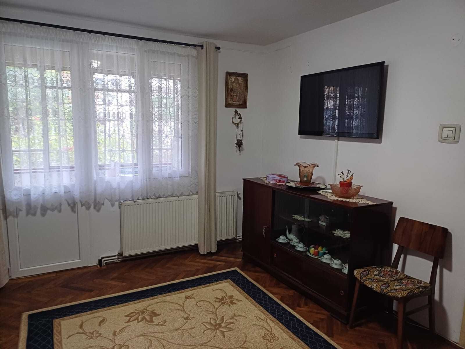 apartament 2 camere mobilat vis-a-vis de red hotel