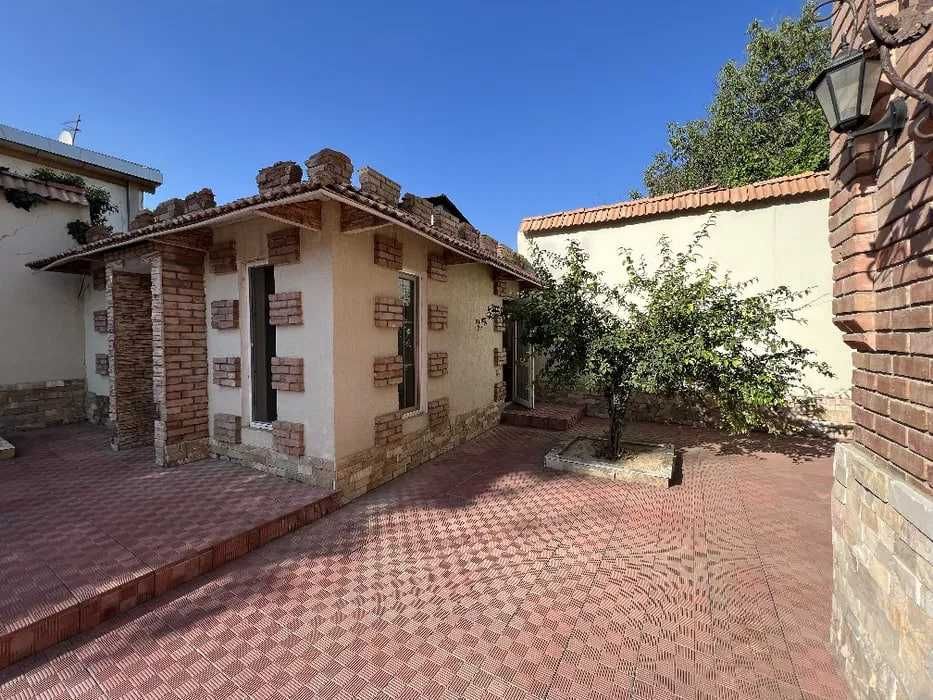 В Центре продается дом Дархан  Соток 10 Фасад 8м ор Парк Тельмана