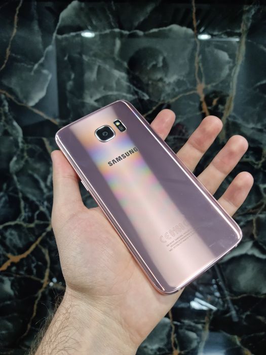 Продаю легендарный Samsung galaxy S 7 edge Gold память 4/32 Гб в идеал