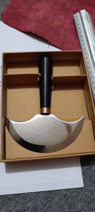 Cutit taiat piele semiluna