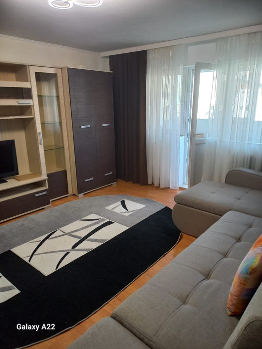 Închiriez apartament 3 camere