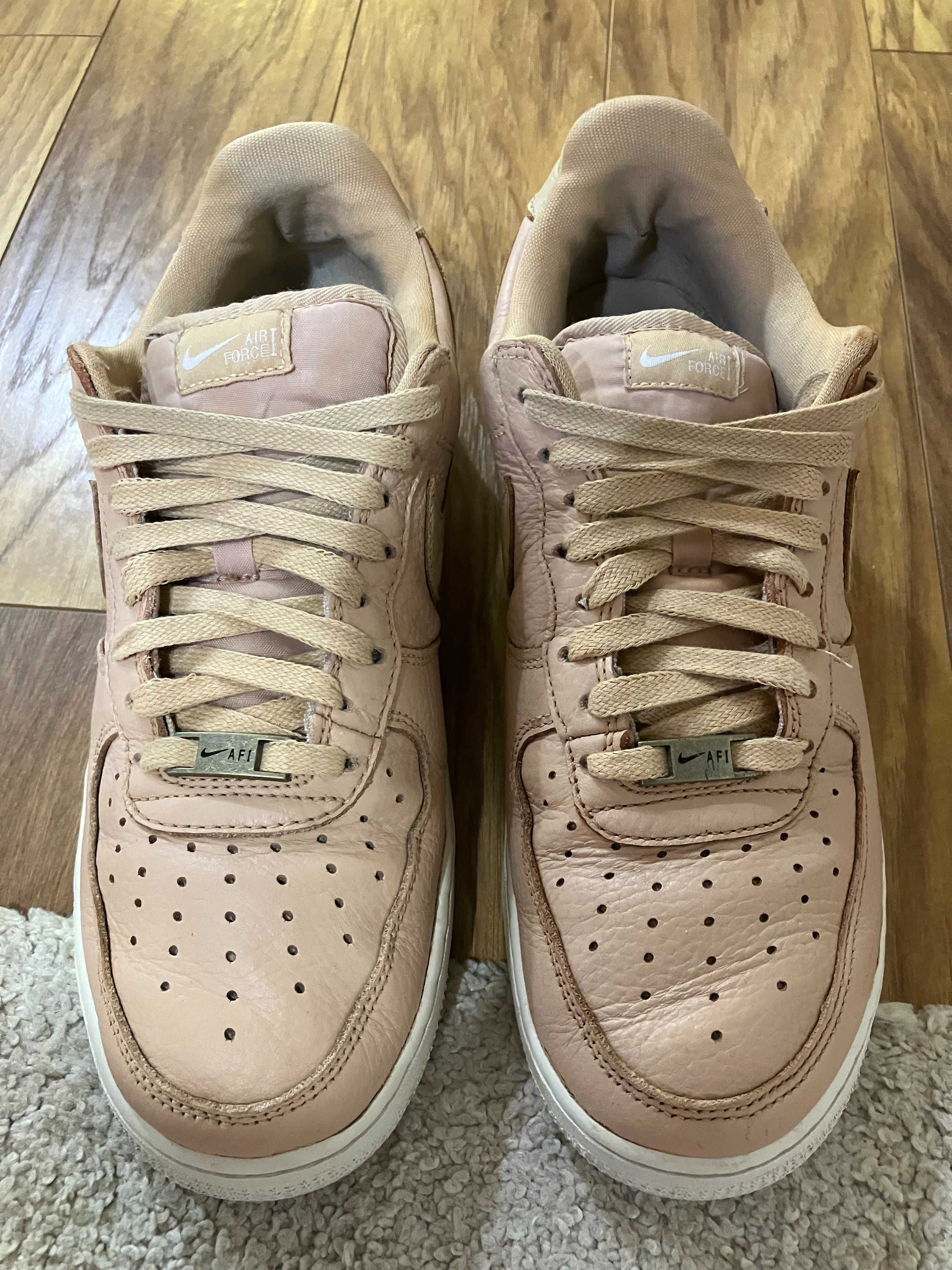 Mens' NIKE AIR FORCE 1 EU 42,5