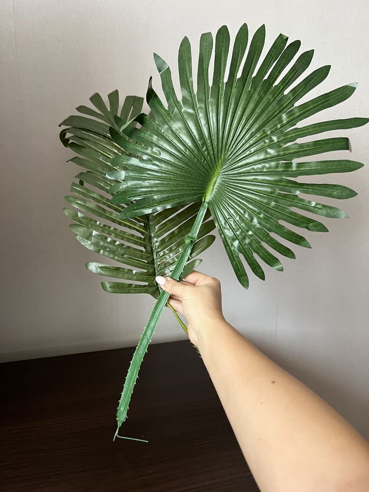 Искусственный пальмовый лист