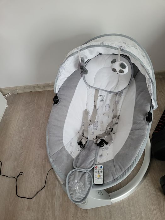 Vând balansoar bebeluși.