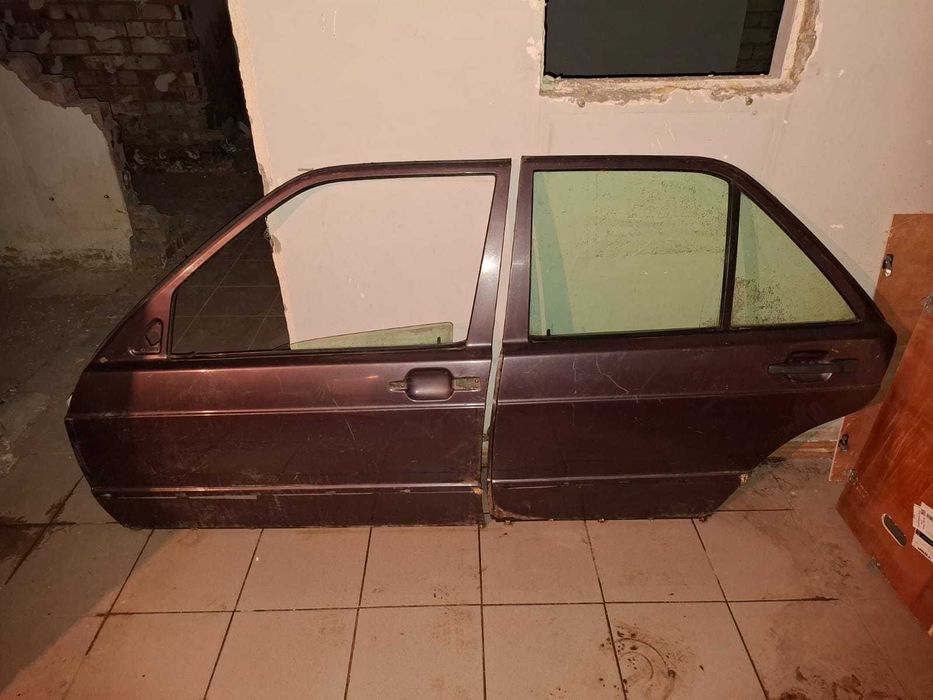 Продам двери Мерседес 190