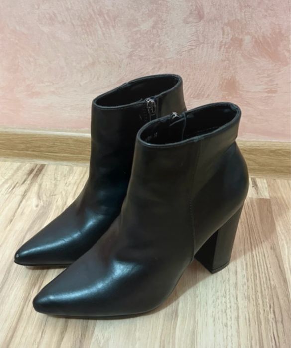 Botine cu toc nepurtate