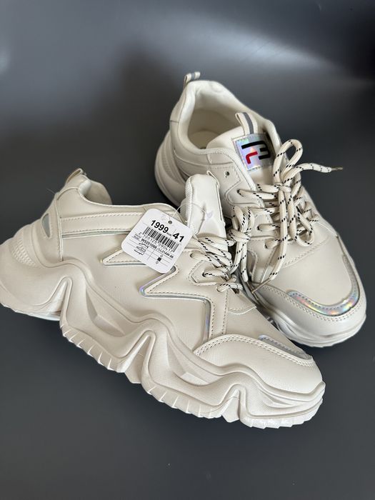 Новые кроссовки