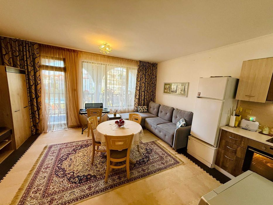 Уютен апартамент с изглед към морето до Марина Диневи, Свети Влас