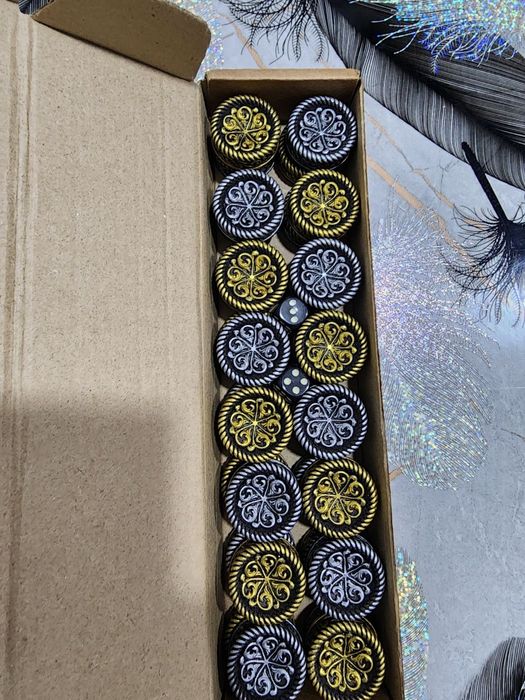 Размер 29мм По 16 шт Материал исскуственный камень,с подкладкой бархат