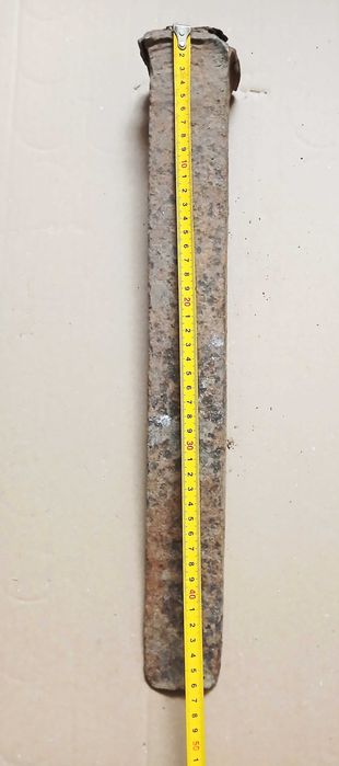 Големи железни клинове и стар сатър