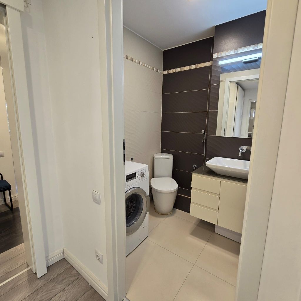 Apartament 3 camere mobilat si utilat de lux, et. 1 ,trilateral + boxa
