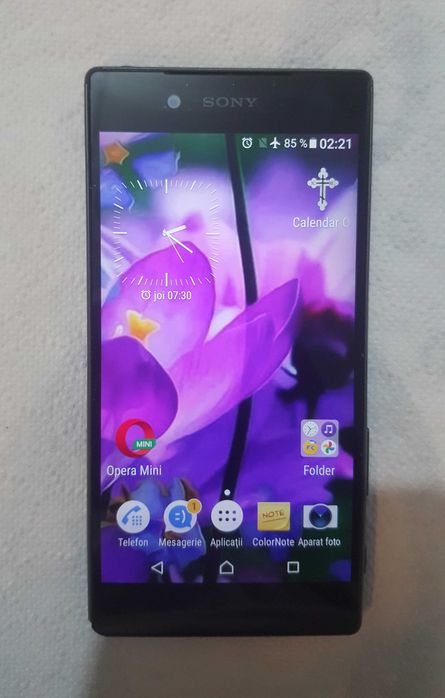 Sony Xperia Z5 Gri și unul Gold Auriu