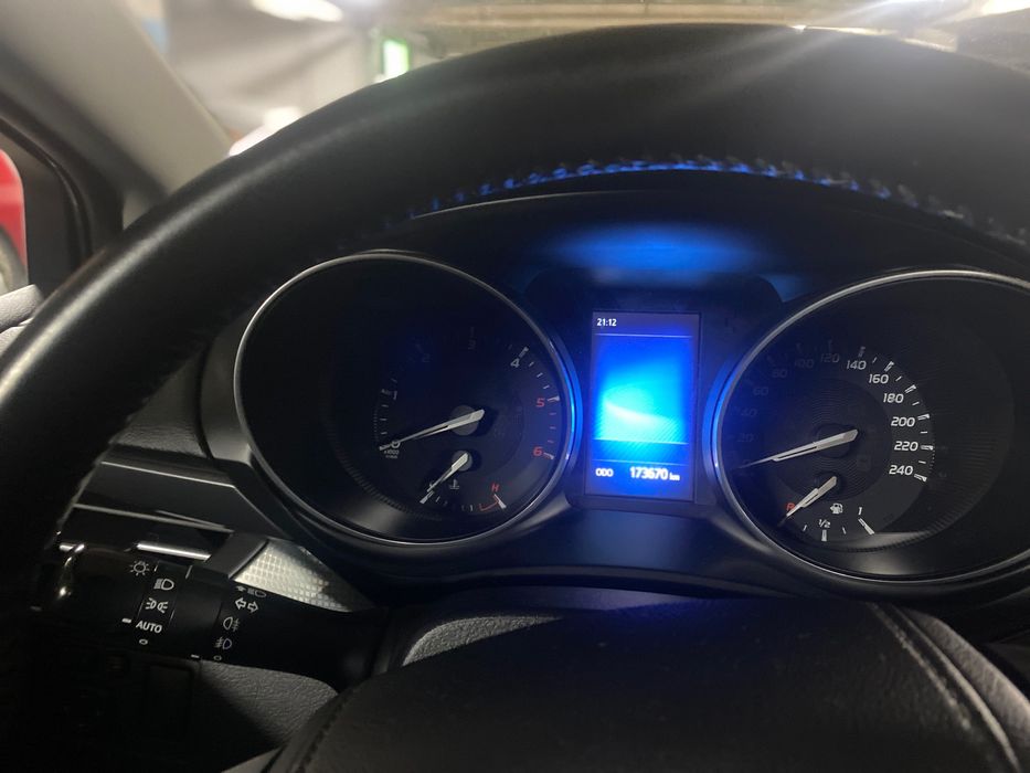 Toyota. Avensis.