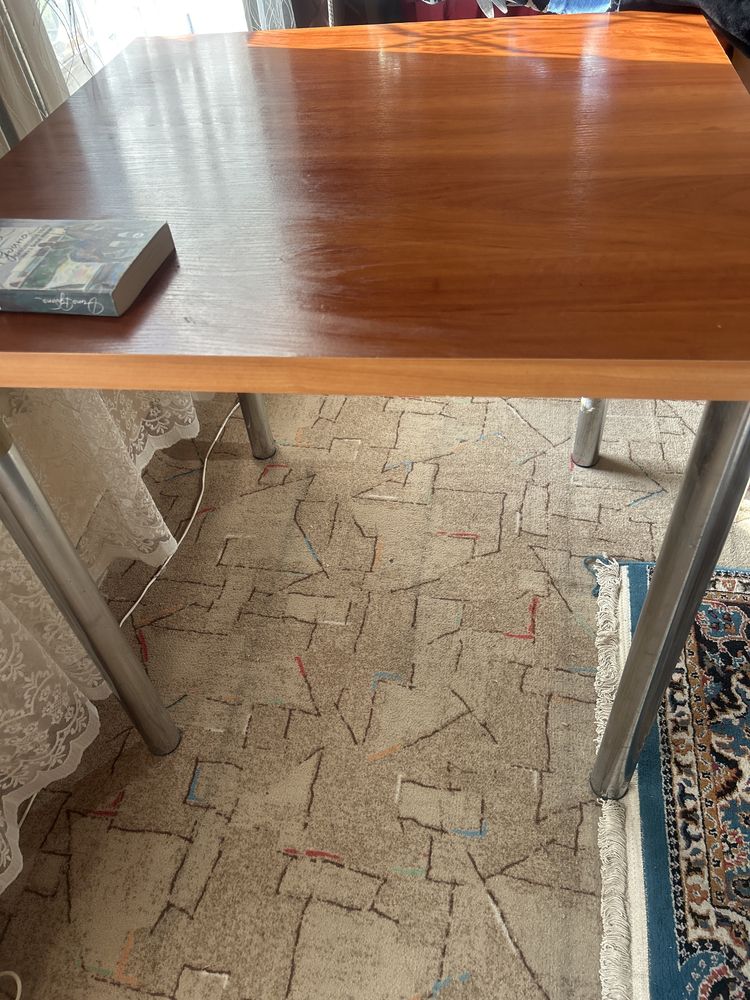 Стол из ламинированного ДСП